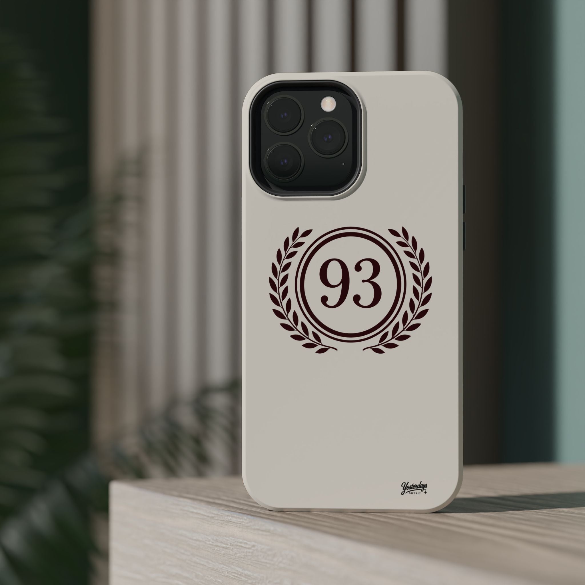 Laurel Wreath 93 Circle Phone Case | Magnetic Impact-Resistant Case
