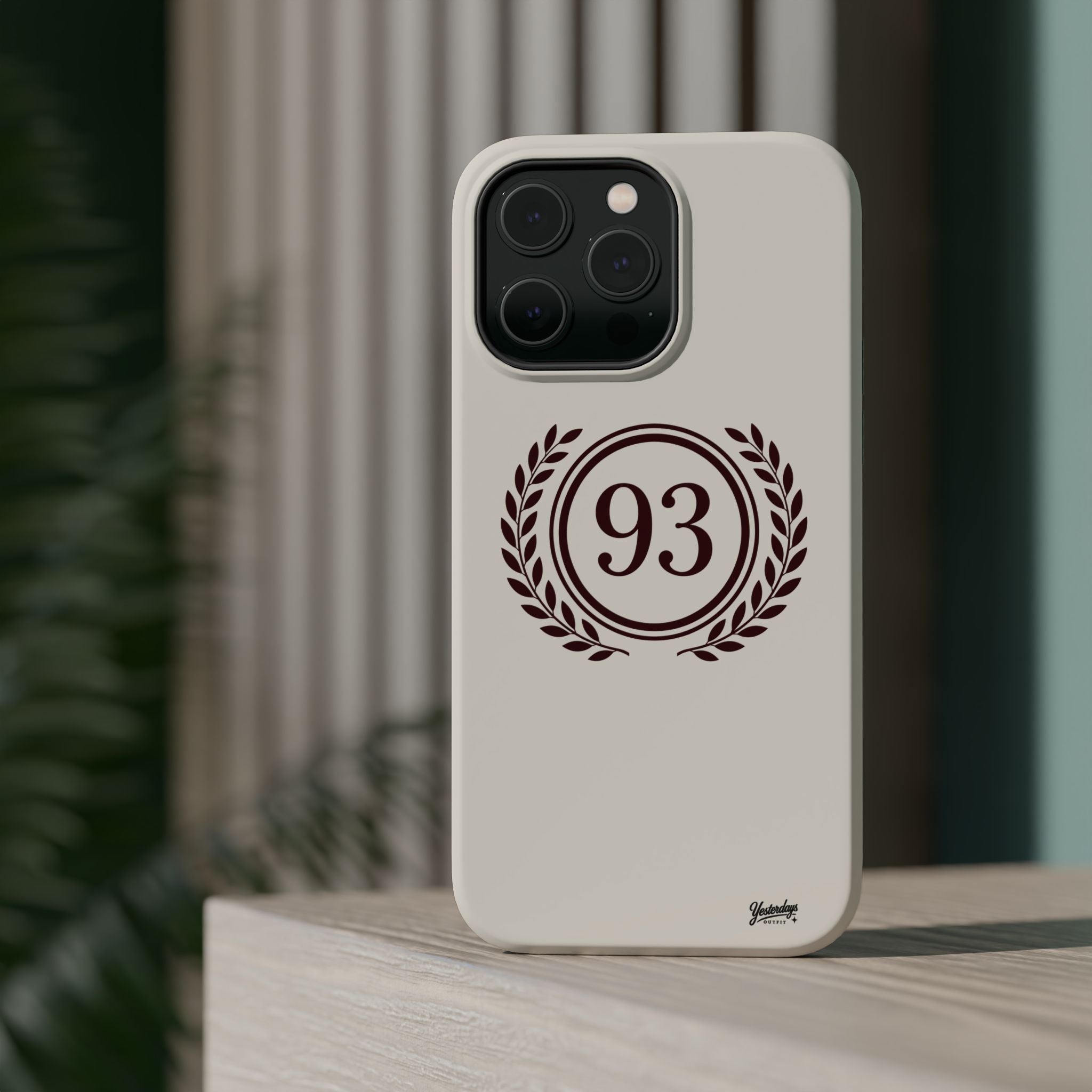 Laurel Wreath 93 Circle Phone Case | Magnetic Impact-Resistant Case