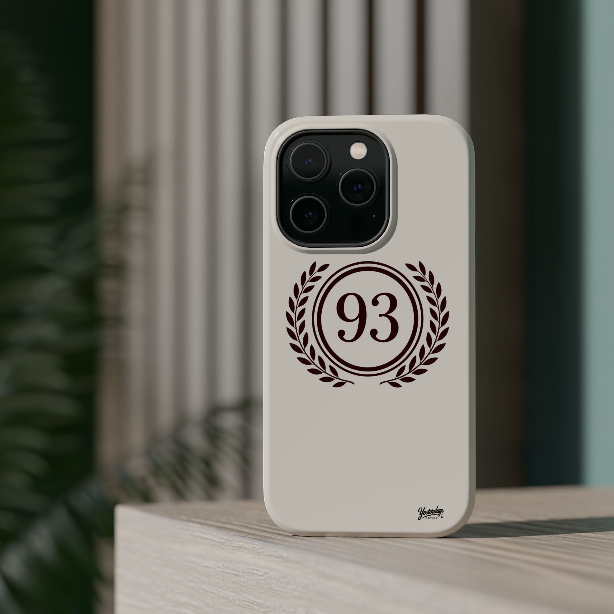 Laurel Wreath 93 Circle Phone Case | Magnetic Impact-Resistant Case